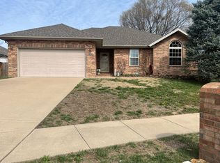 1005 Glen Oaks Dr, Nixa, MO 65714