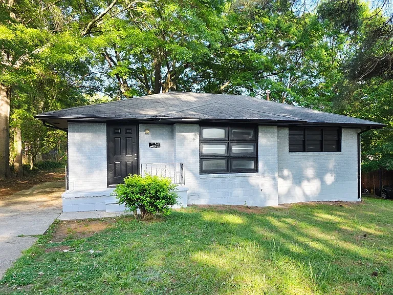 4548 Pine Dr — Photo 1