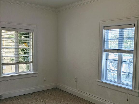 4th image of 124 Mendoza Ave APT 1