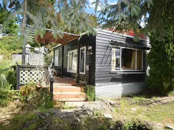 1647 Beach Drive E, Port Orchard, WA 98366
