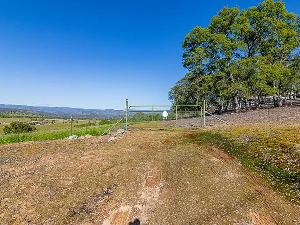 9572 Coronado Dr, La Grange, CA 95329