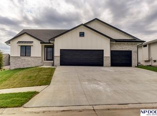 16611 Gilder Ave, Bennington, NE 68007
