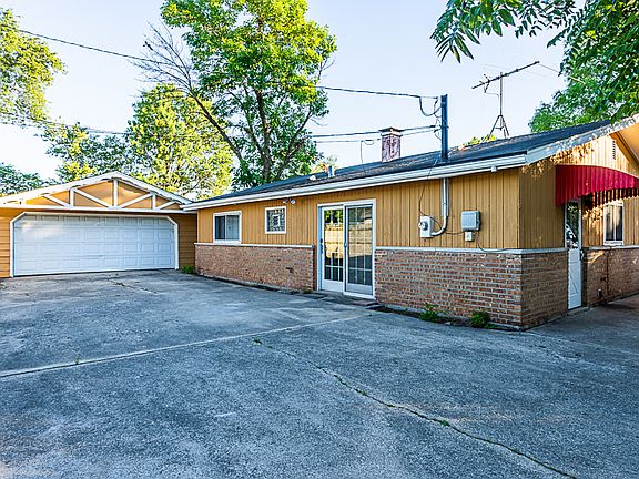 3rd image of 1424 Forest Ave