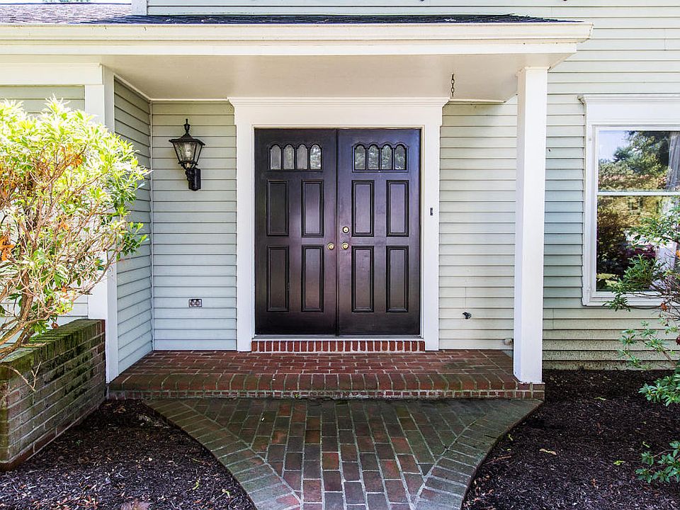 2nd image of 1817 Beverly Dr
