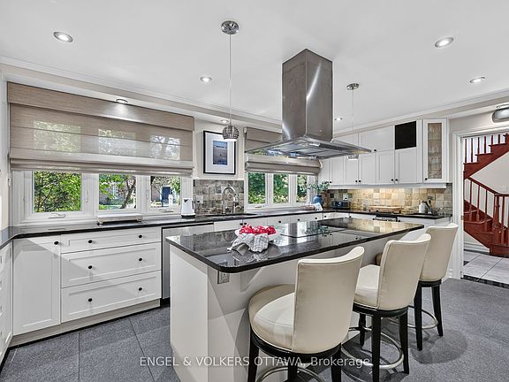 5th image of 1907 Fairmeadow Cres