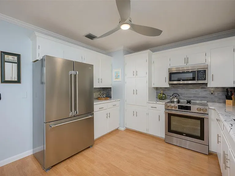 3801 Helene St — Photo 13