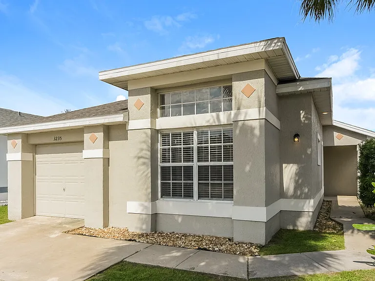 3235 Brewster Dr — Photo 3