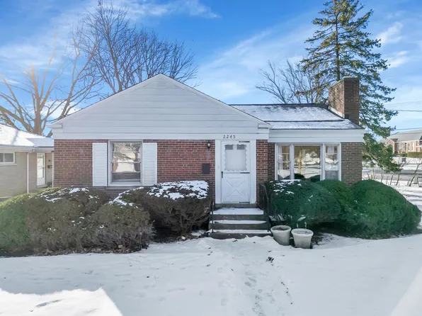 2245 Washington Ave, Wilmette, IL 60091
