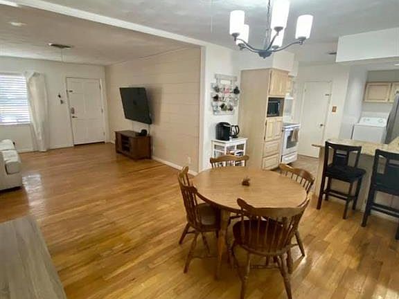 4th image of 4728 Burgess Dr