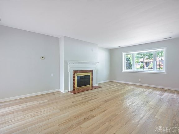 3rd image of 3906 Strathmoor Dr