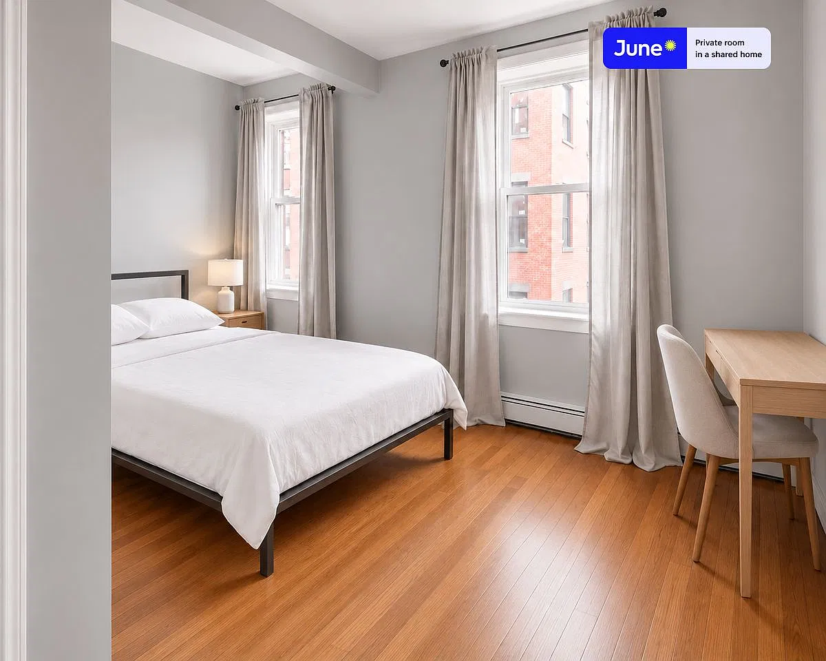 Queen bedroom in 3 bed/1 bath home in North End #472 A — Photo 1