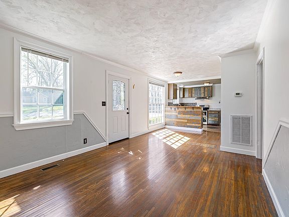 3rd image of 90 Scobey Dr