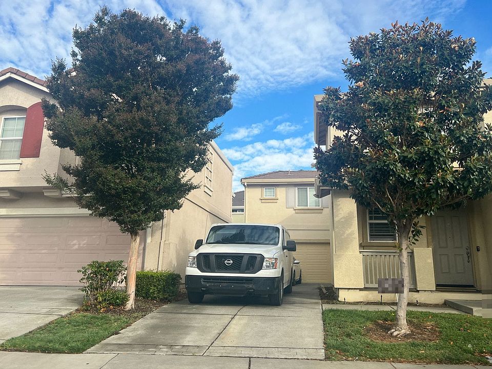 2nd image of 717 Greentree Cir