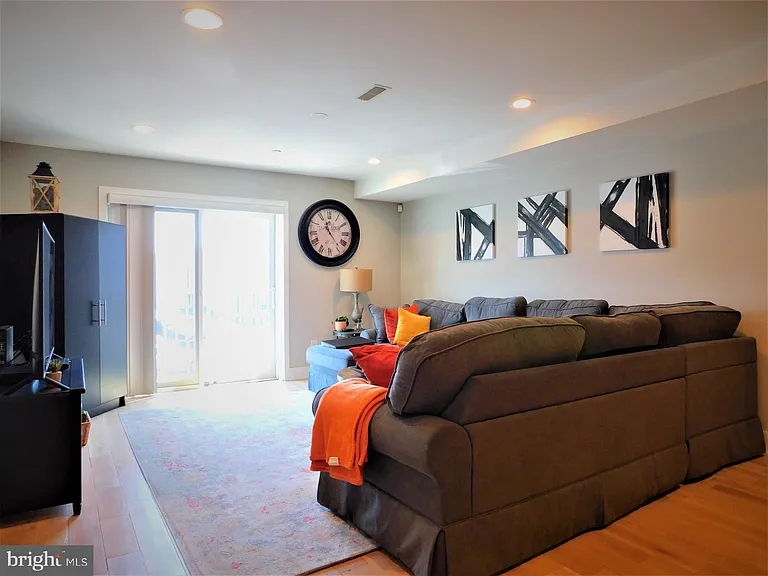 922 N 17th St #26-F — Photo 2