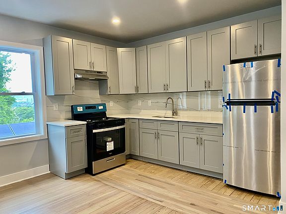 2nd image of 218 Charles St