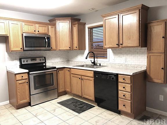 3rd image of 836 Oak Park Dr