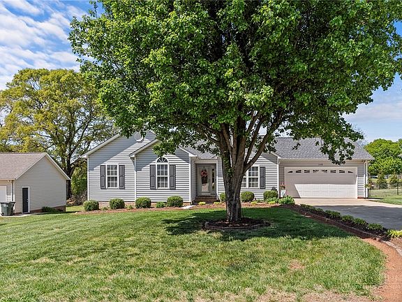 2nd image of 1478 Farmington Hills Drive