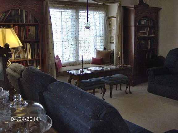 window seat in livingroom