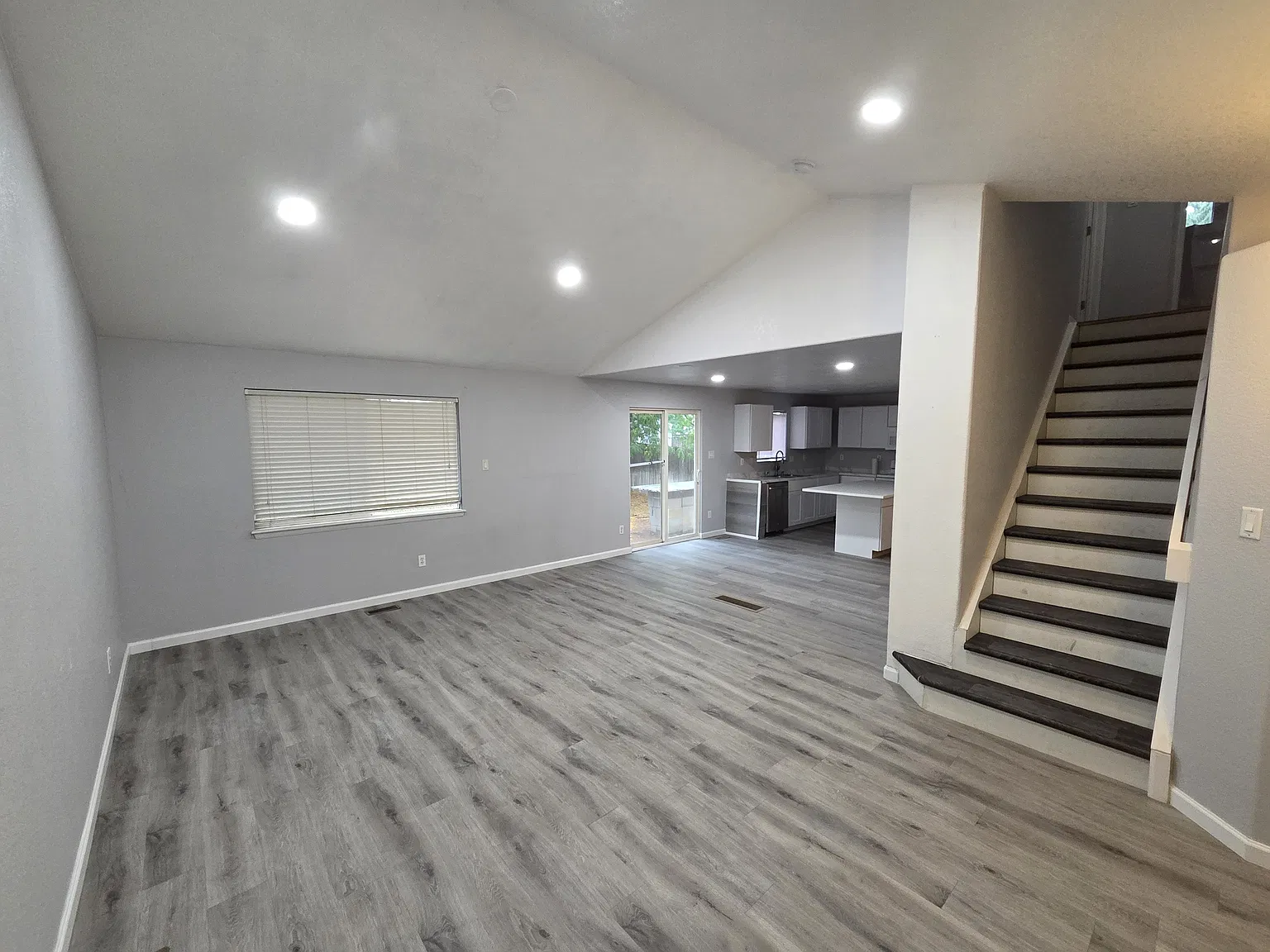 3 bed, 2.5 bath, 1644 sqft, $2,750 — Photo 2