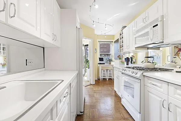 Sold by Compass | media 10