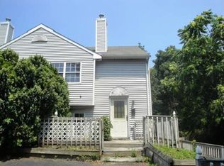 2 Burns Ave, Glen Cove, NY 11542