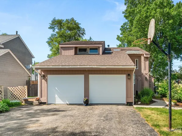 1324 Snowberry Ln, Crystal Lake, IL 60014