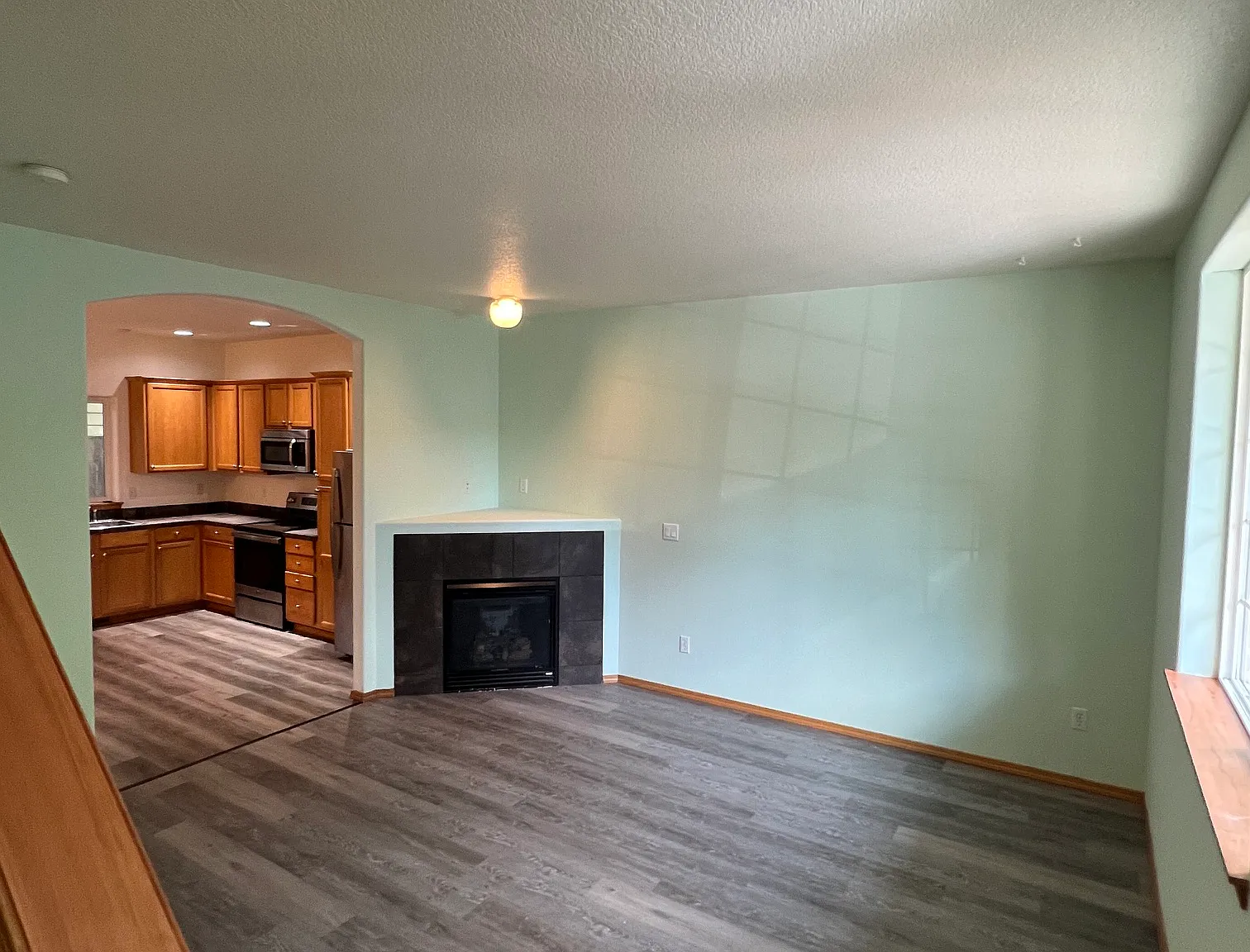 3 bed, 2.5 bath, 1308 sqft, $2,460 — Photo 3