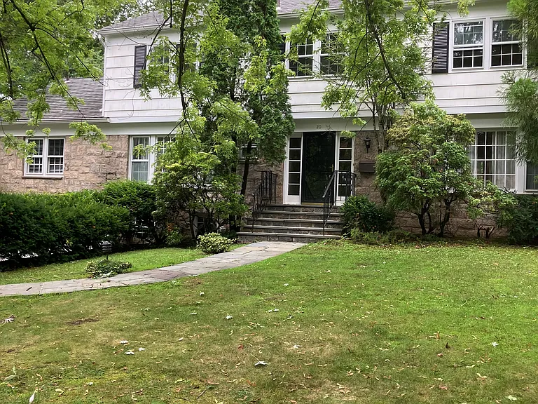 20 Springdale Rd — Photo 1