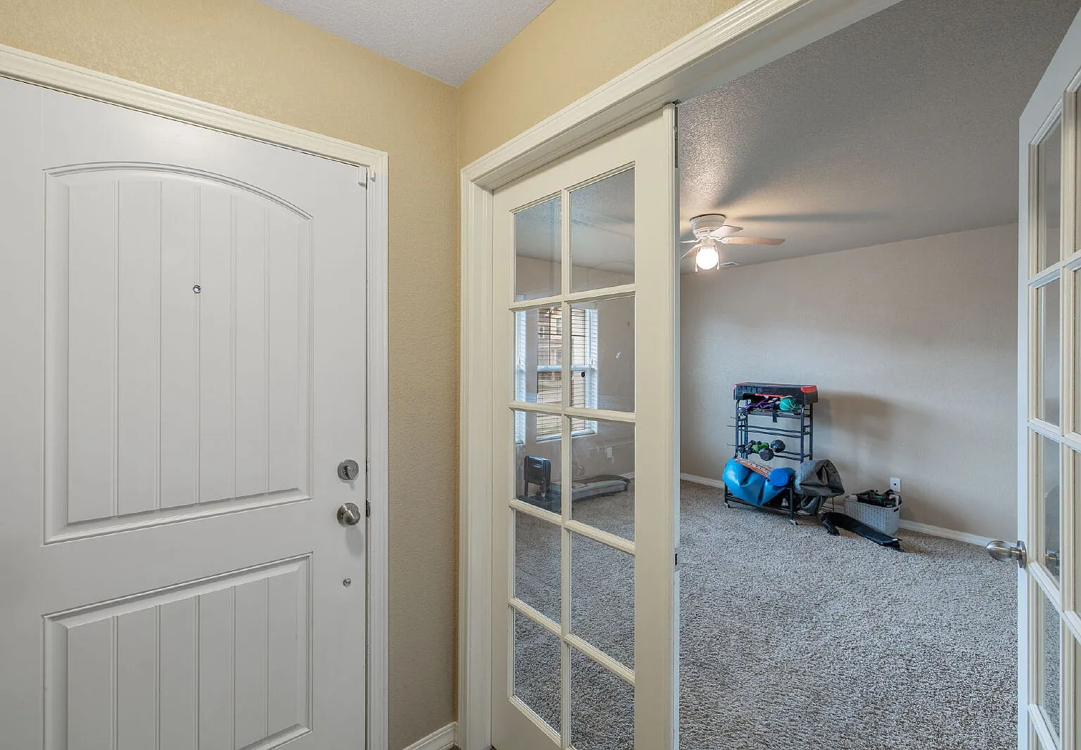4 bed, 2.5 bath, 2708 sqft, $2,400 — Photo 4