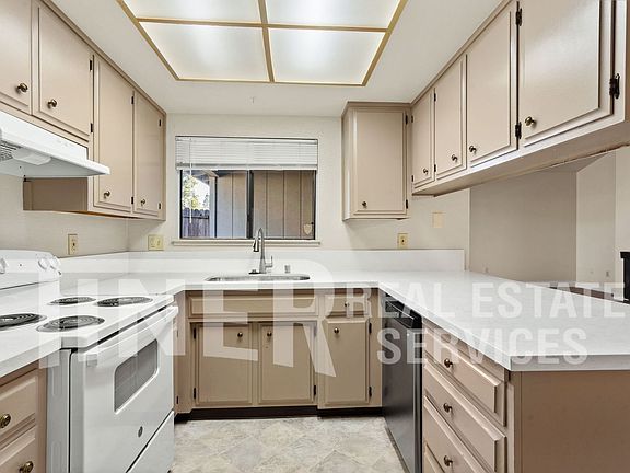 2nd image of 9282 Corinthian Cir
