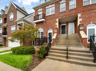 2752 Riverside Dr #13, Trenton, MI 48183