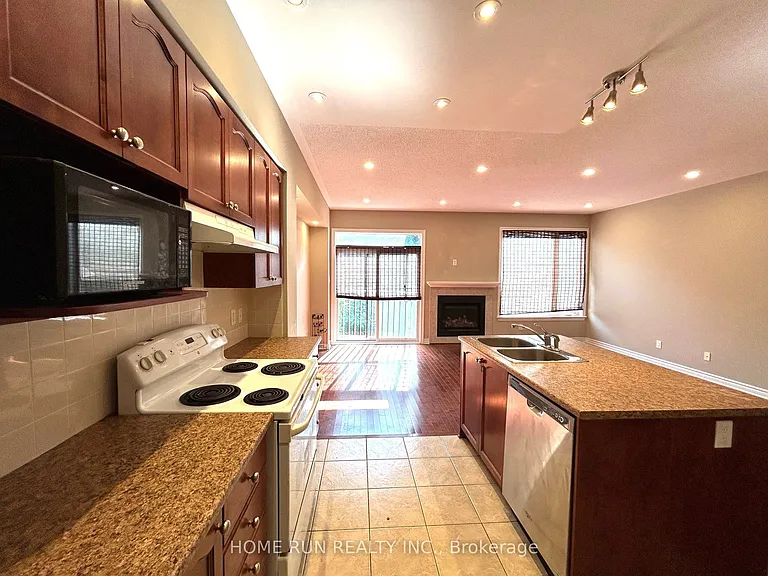 862 Fletcher Cir — Photo 13