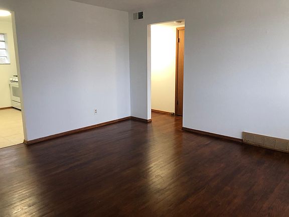 2nd image of 1003 Taman Ct