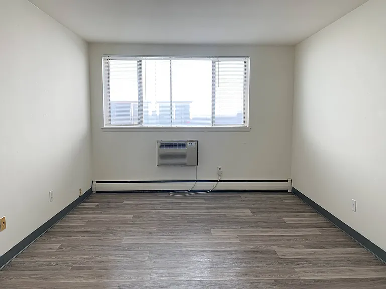 Renovated 1 Bed / 1 Bath Renovated 1 Bed / 1 Bath