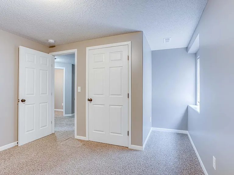 1054 E Karla Ct — Photo 27