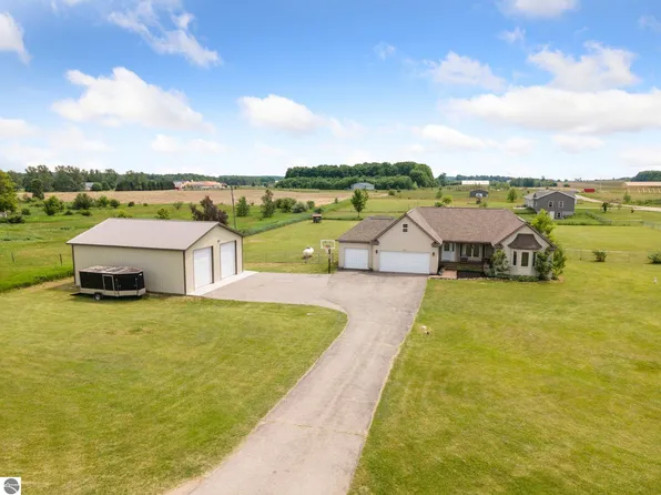 4277 Hamlin Rd, Grawn, MI 49637