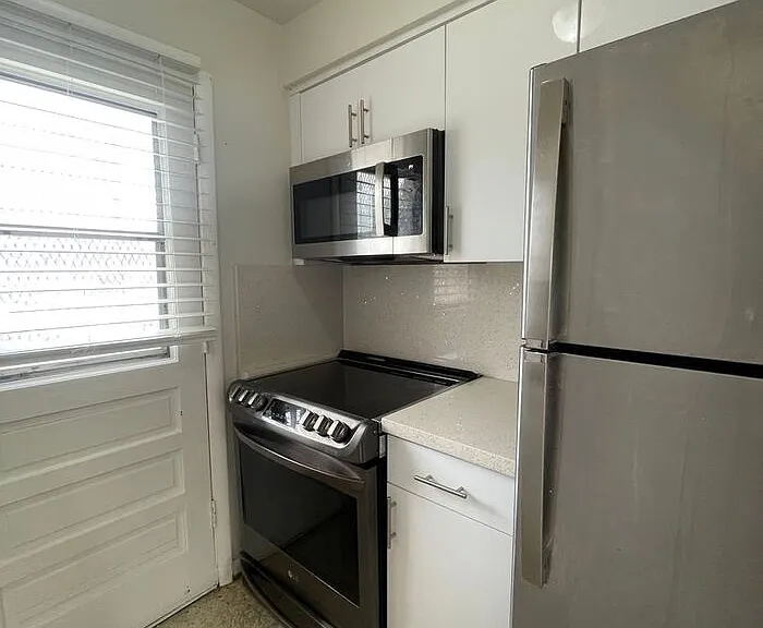 70 SW 30th Ave #12 — Photo 6