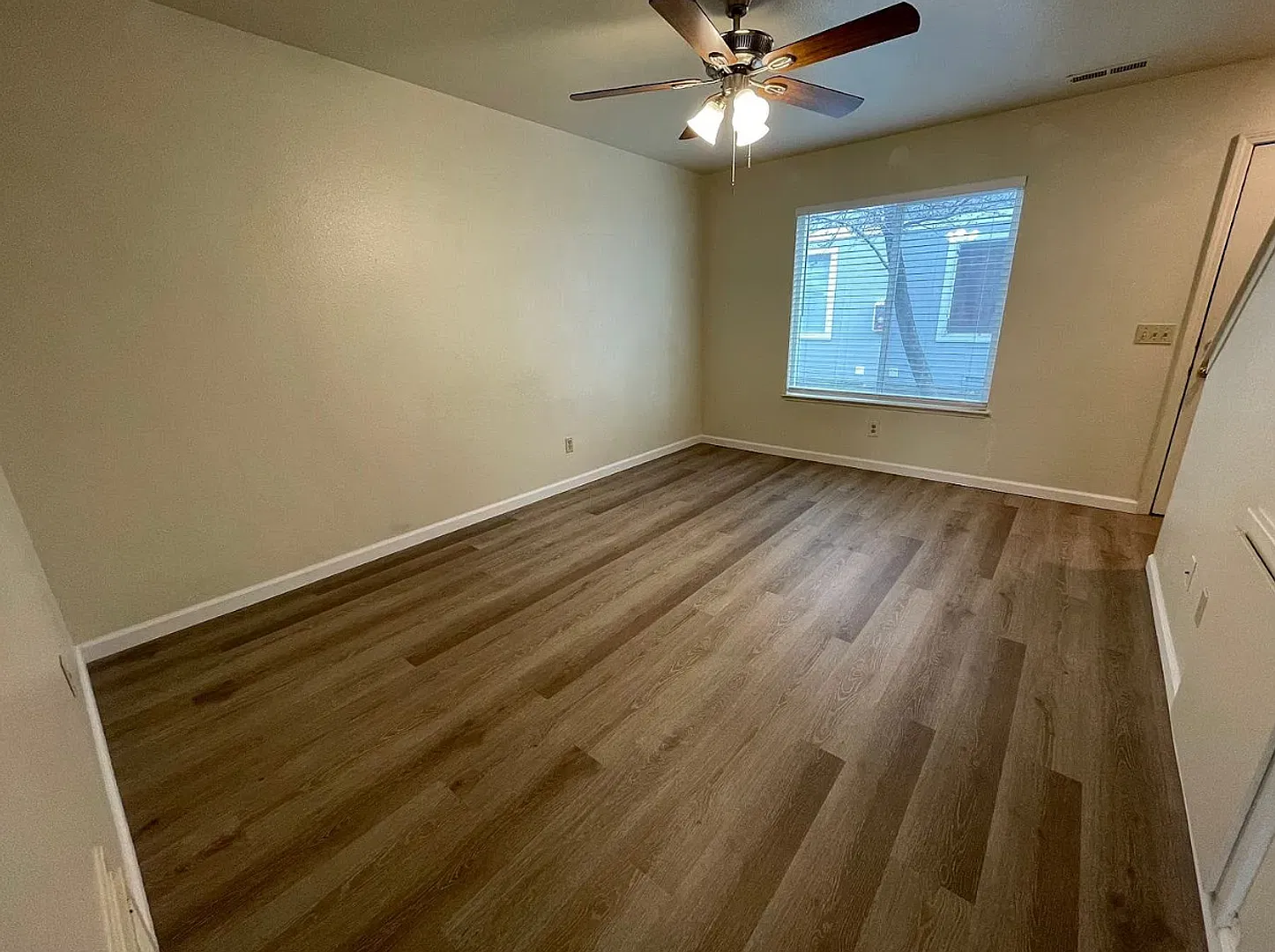 3913 Pheasant Dr — Photo 2
