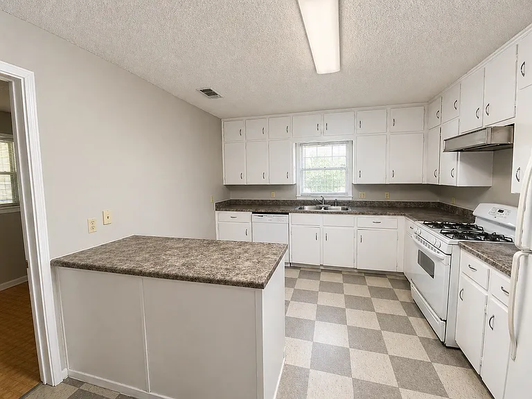 5400 Harmon Ave — Photo 10