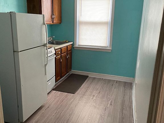 4th image of 32 Hurley Ct Floor 1