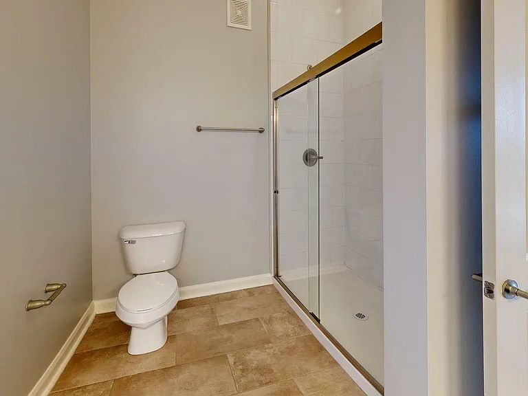 2B-Jeffrey-Park-Foundry-Bathroom 1 2B-Jeffrey-Park-Foundry-Bathroom 1
