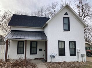 223 E 3rd St, Pella, IA 50219