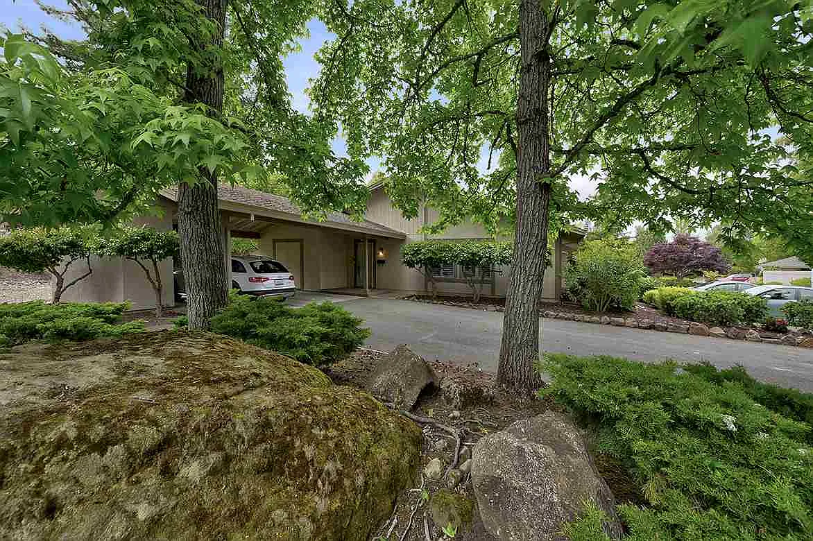 2641 Ptarmigan Dr APT 1 photo 1