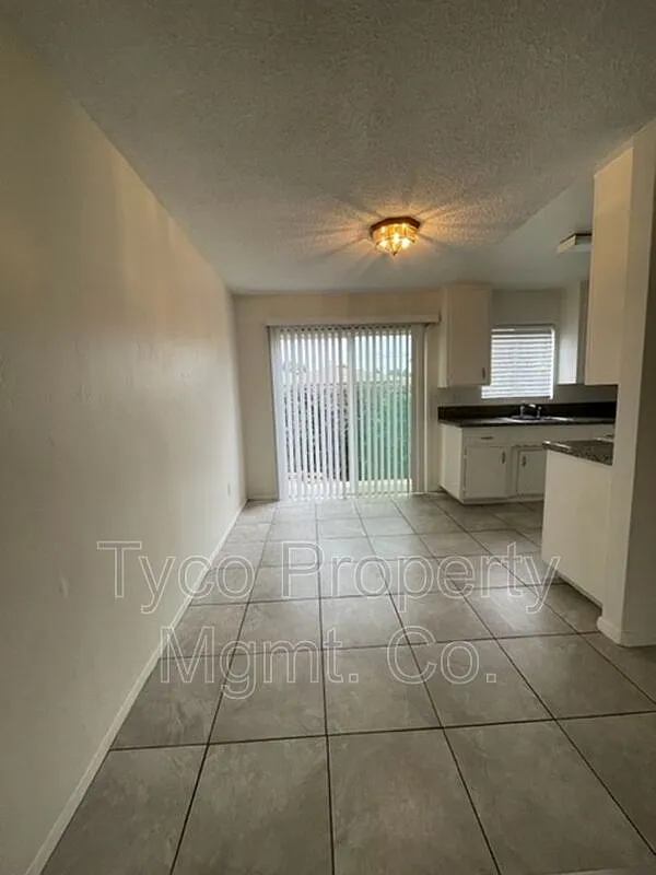 2 bed, 1.5 bath, 900 sqft, $2,495 — Photo 2