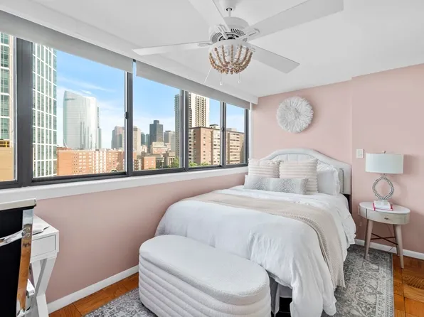 6 Whittier Pl APT 11F, Boston, MA 02114