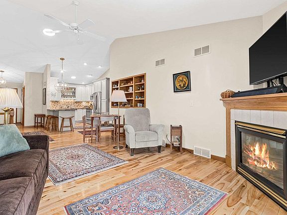 5th image of 631 Cardinal Way