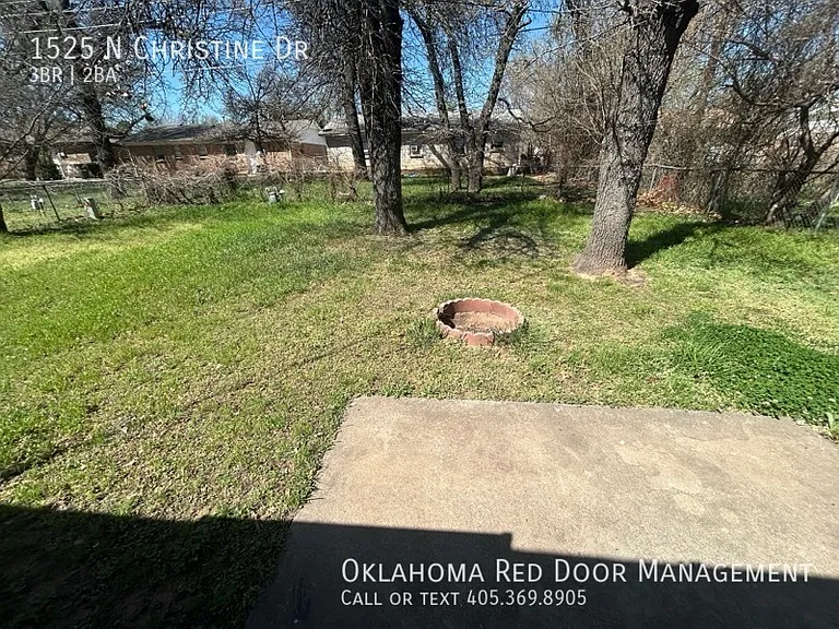 1525 N Christine Dr — Photo 10
