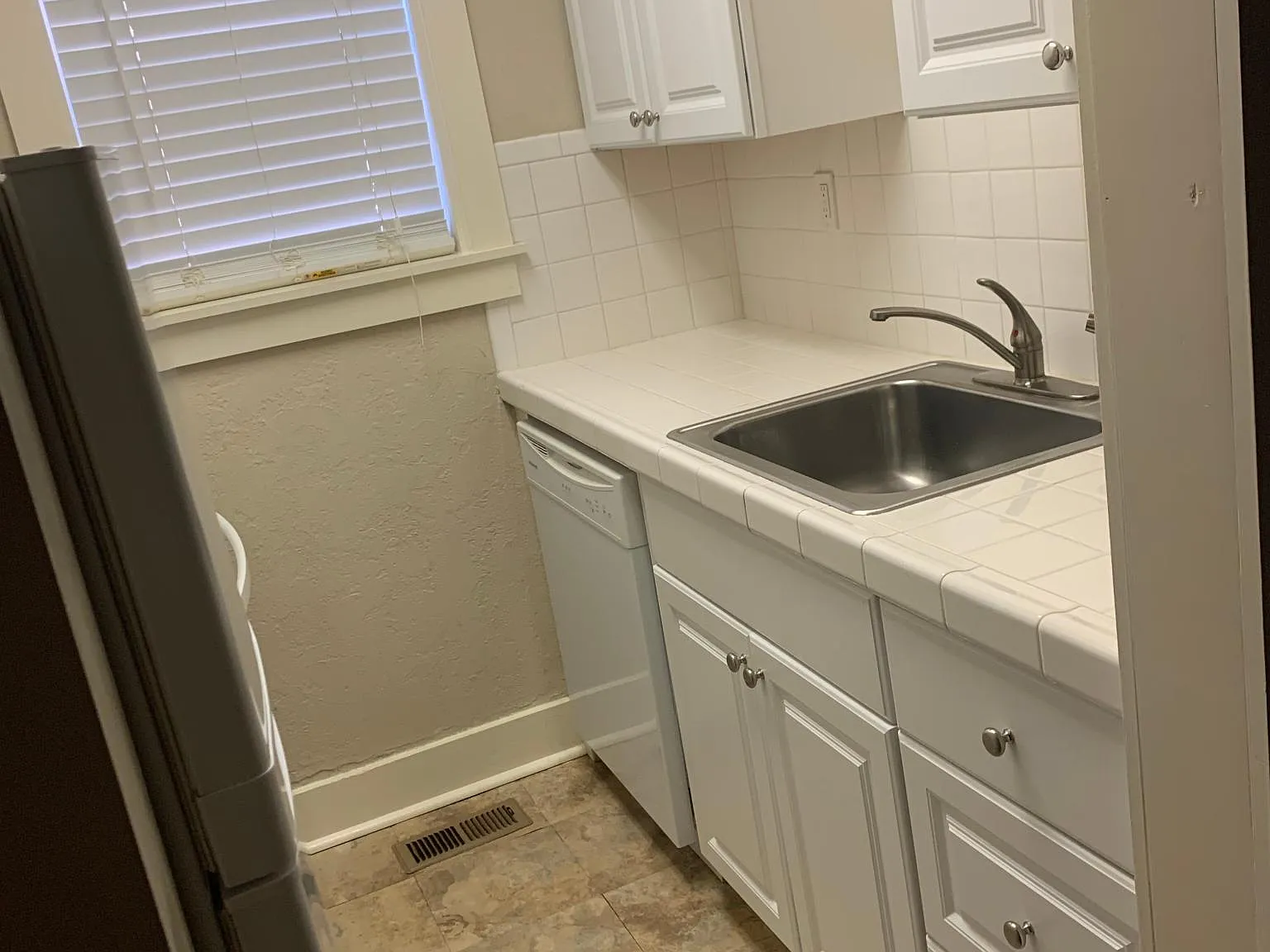 Studio, 650 sqft, $650 — Photo 4