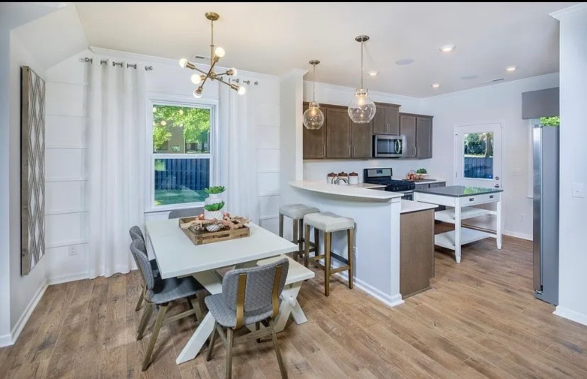 4 bed, 2052 sqft, $2,350 — Photo 4