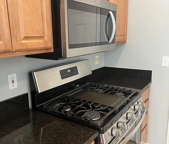 1737 NE Lotus Dr #2 — Photo 6